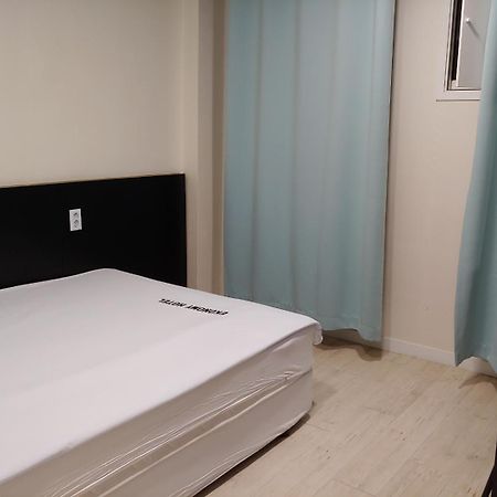 Ekonomy Hotel Гуми Экстерьер фото