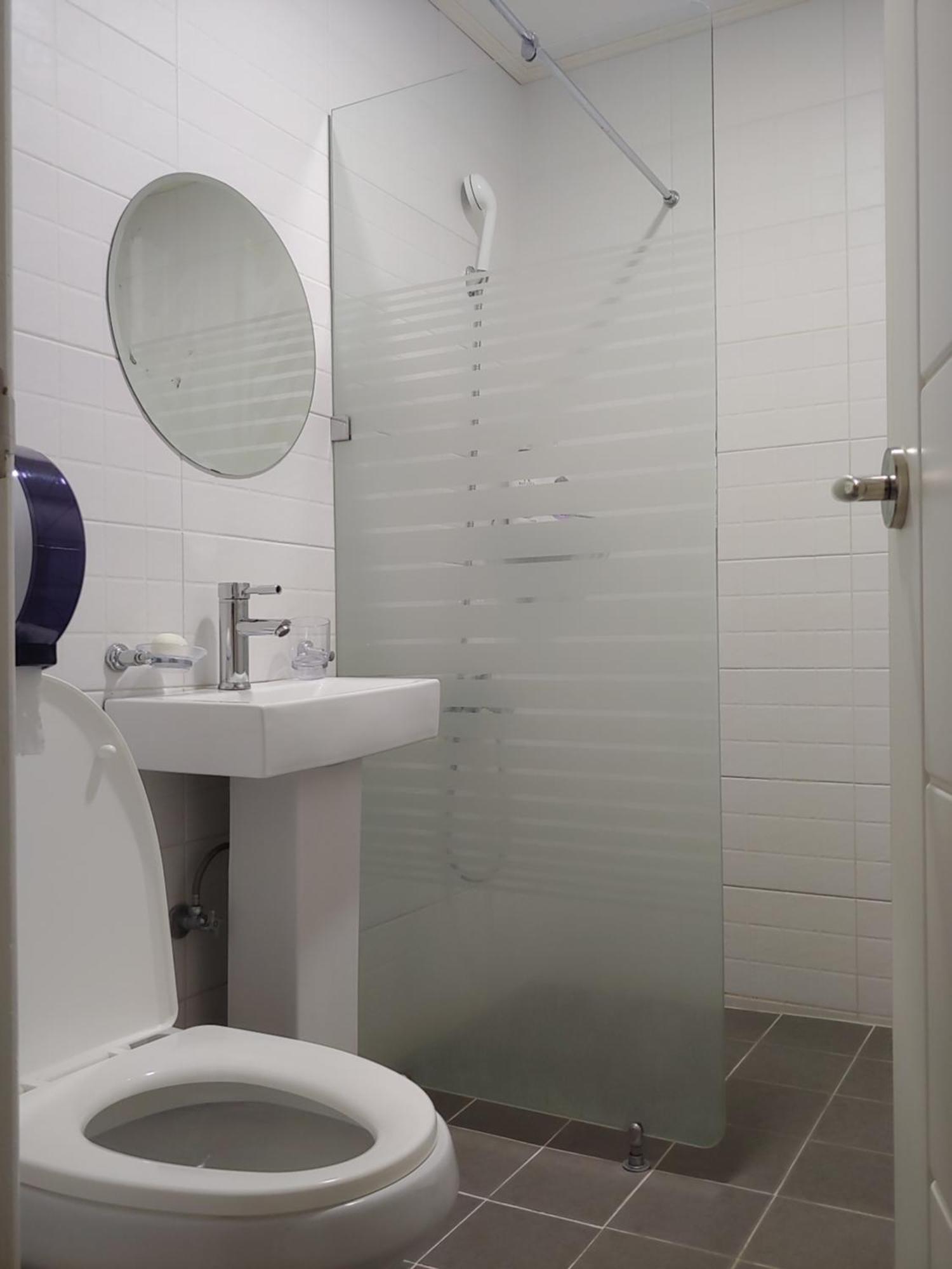 Ekonomy Hotel Гуми Экстерьер фото
