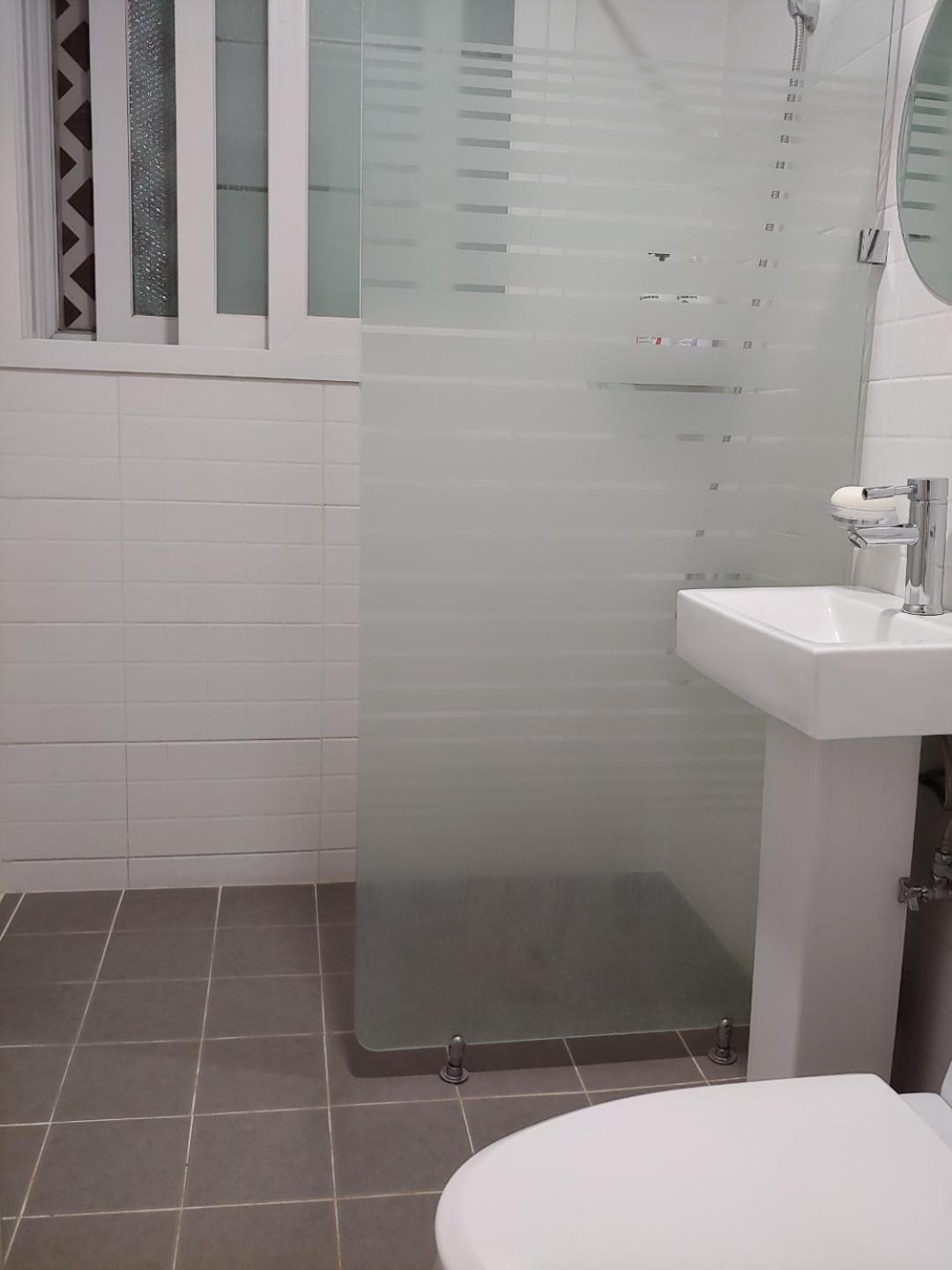 Ekonomy Hotel Гуми Экстерьер фото